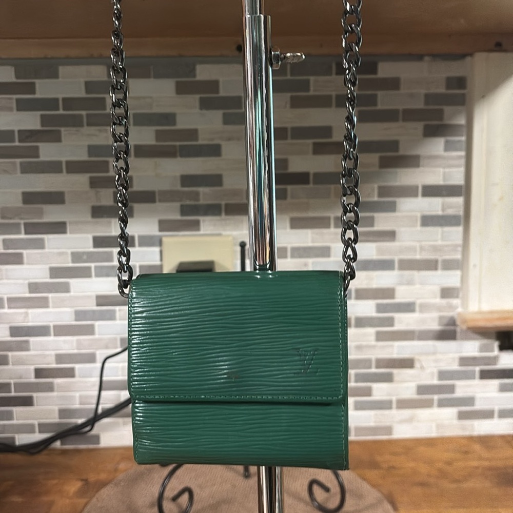 Authentic Louis Vuitton wallet Green EPI    Includes chain -with COA 
Like new - Picture 16 of 16